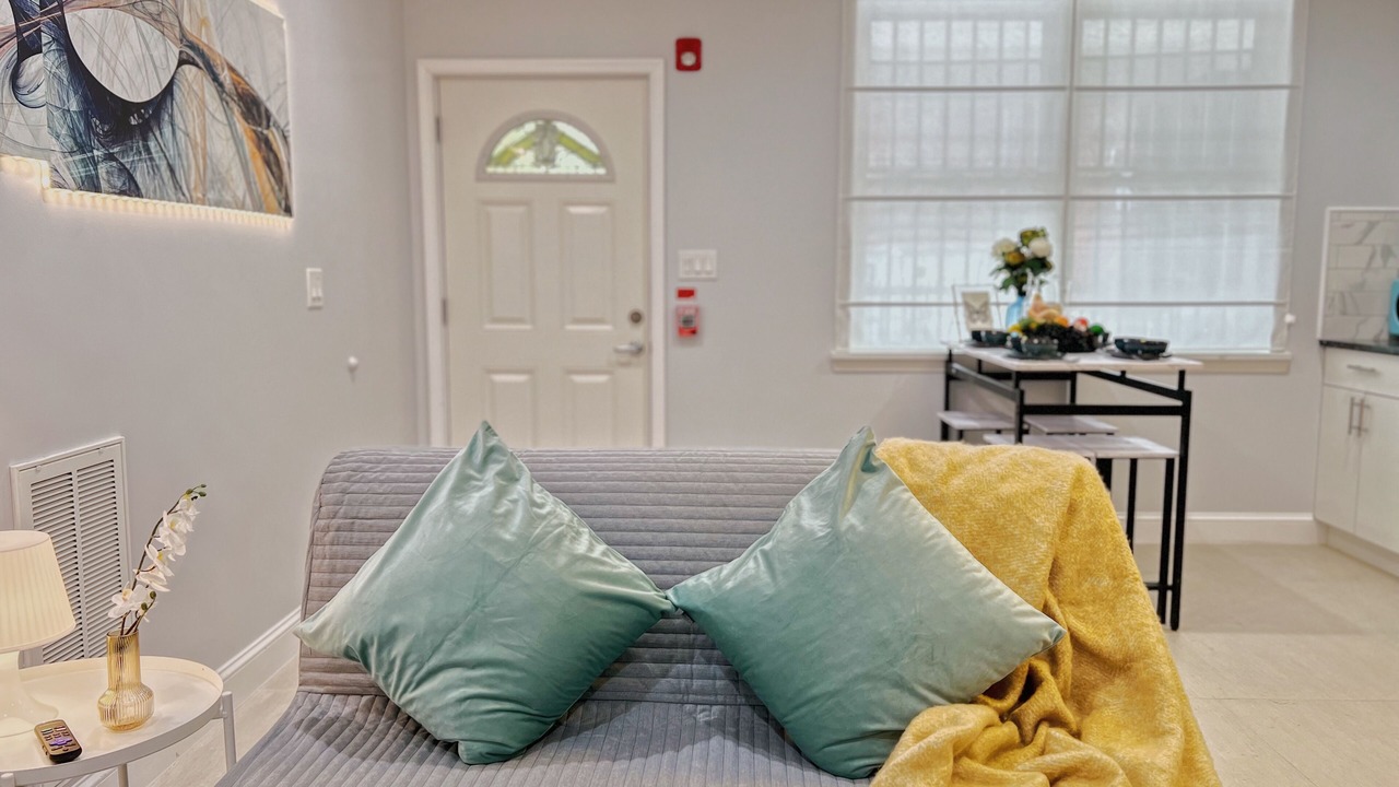 Photo of Livingroom in Center City