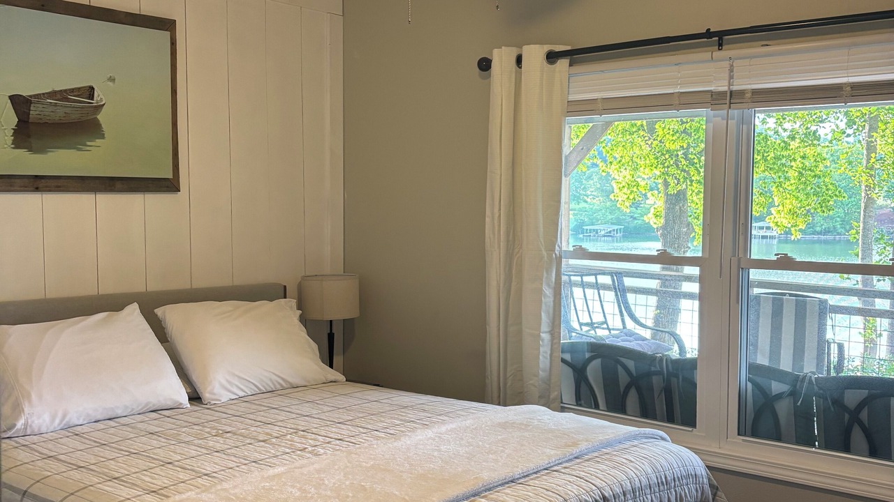 Photo of Bedroom in Piney Flats