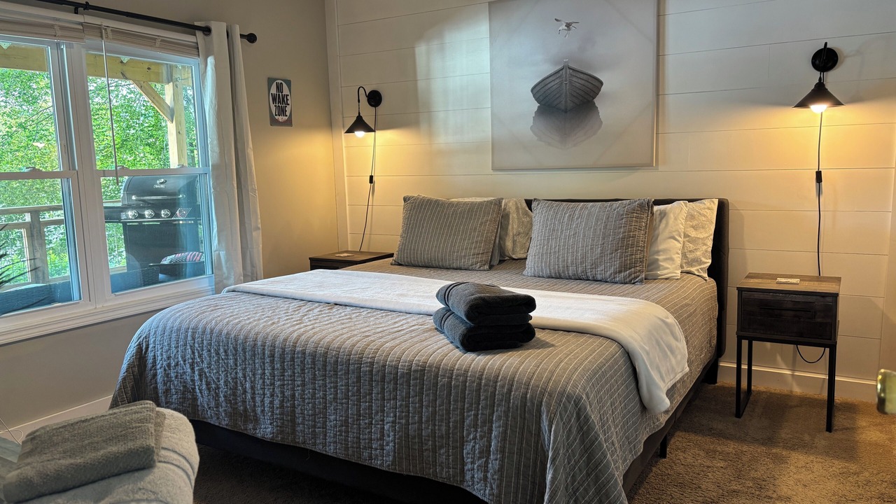Photo of Bedroom in Piney Flats