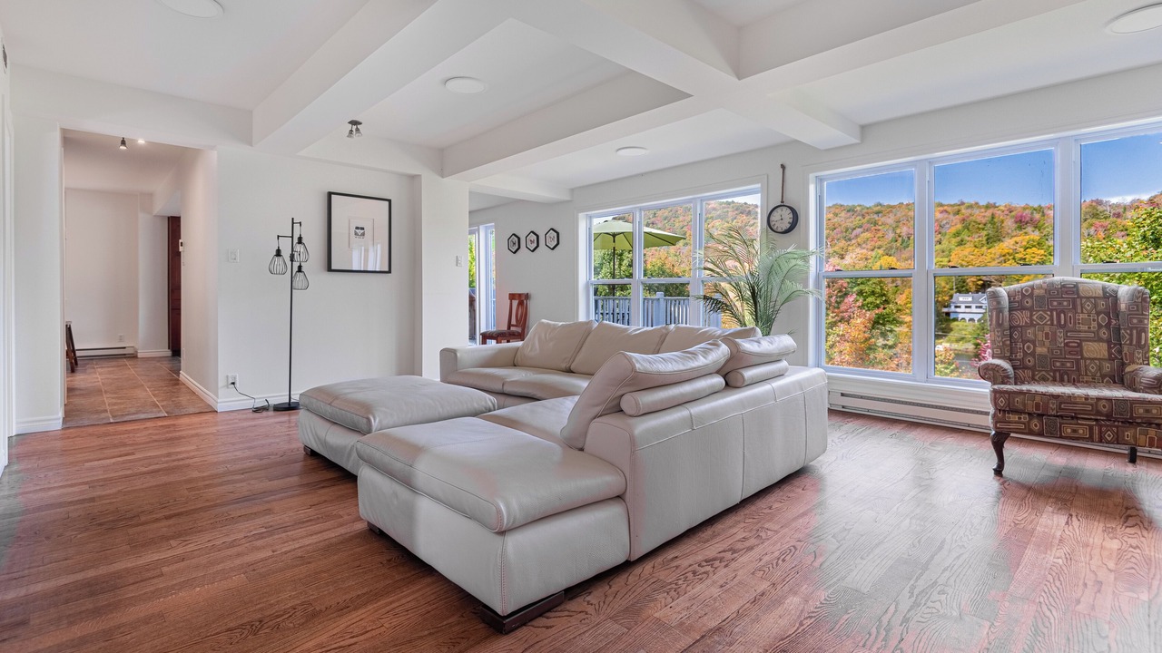 Photo of Livingroom in Les Pays-d'en-Haut Regional County Municipality