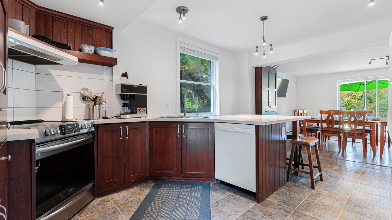 Photo of Kitchen in Les Pays-d'en-Haut Regional County Municipality