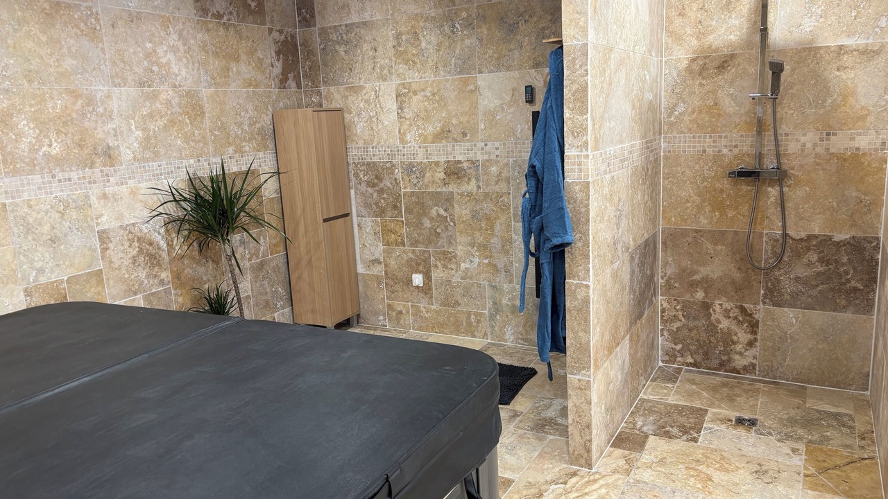 Photo of Bathroom in Saint-Martin-d'Ordon