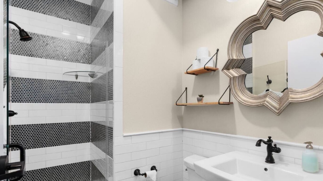 Photo of Bathroom in East Cesar Chavez