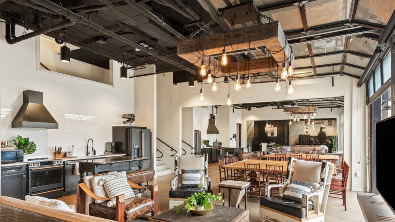 Photo of Livingroom in East Cesar Chavez