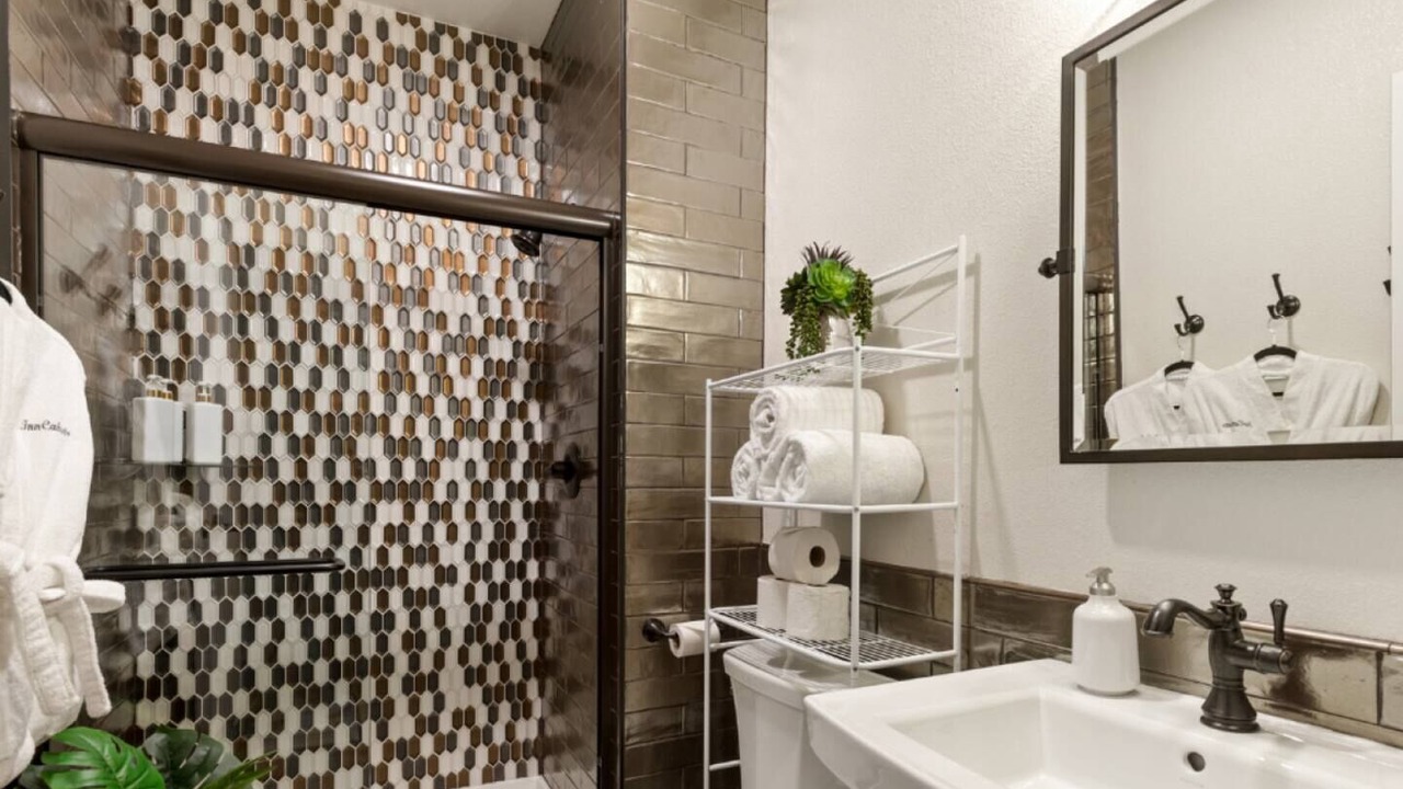 Photo of Bathroom in East Cesar Chavez