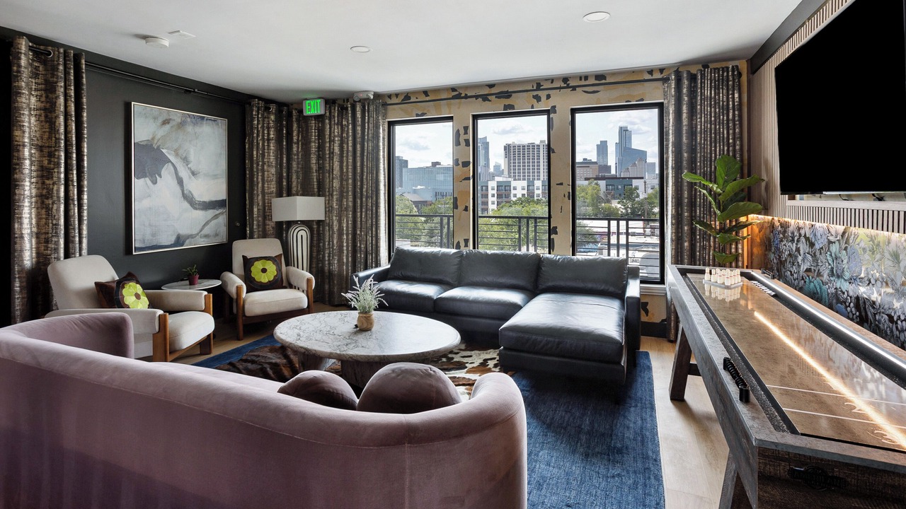 Photo of Livingroom in East Cesar Chavez