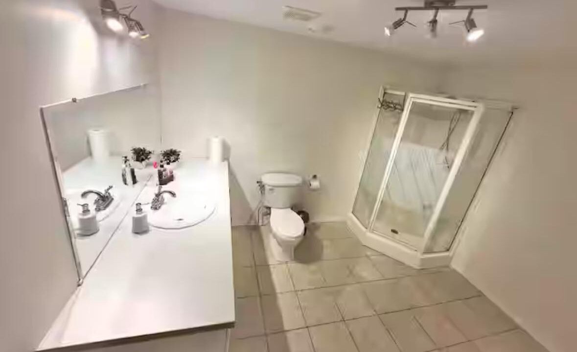 Photo of Bathroom in Laval