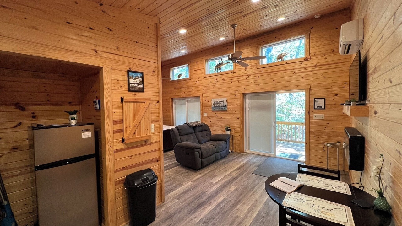 Photo of Livingroom in Jones Mills