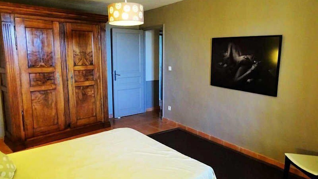 Photo of Bedroom in Violes