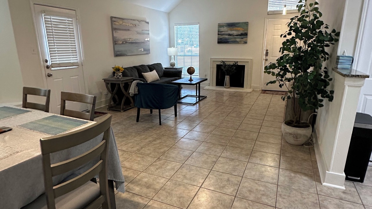Photo of Livingroom in Sonesta West
