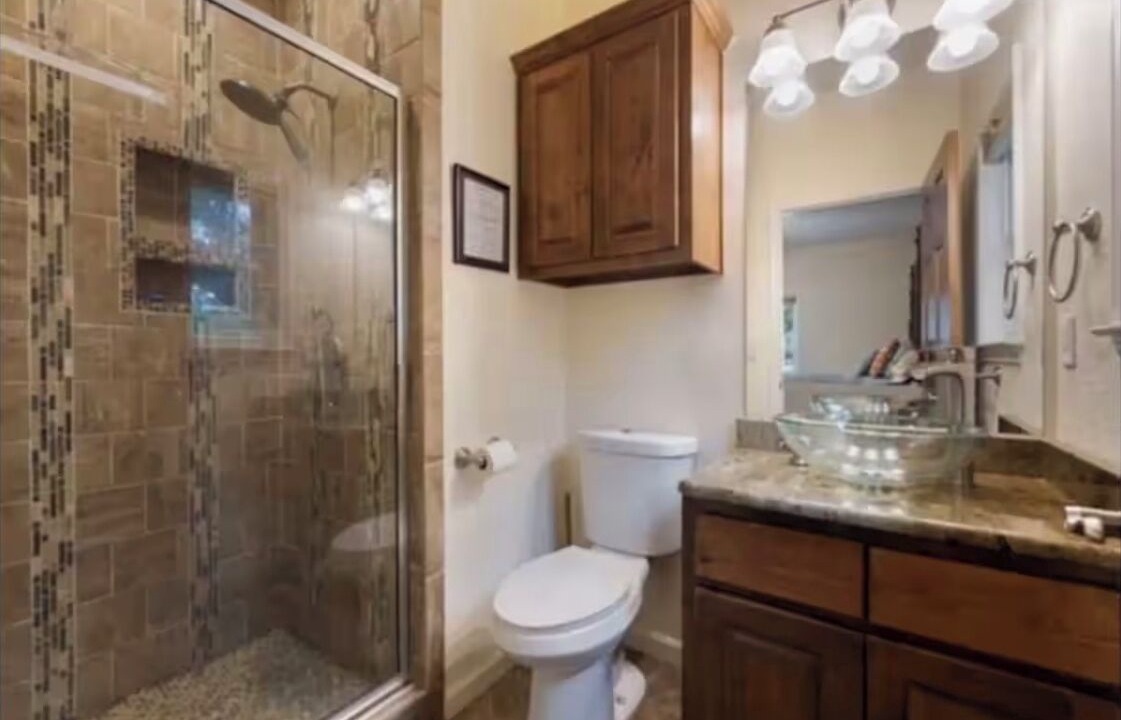 Photo of Bathroom in Kingsland