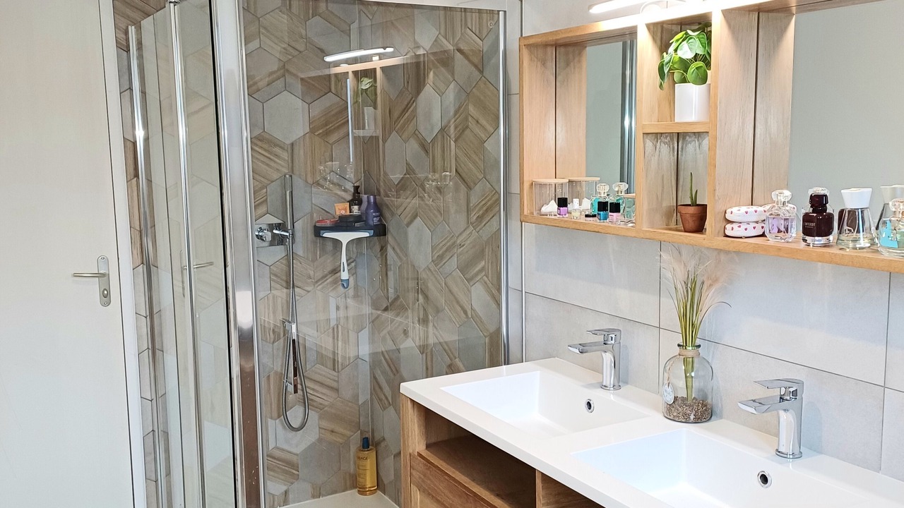 Photo of Bathroom in Cerans-Foulletourte