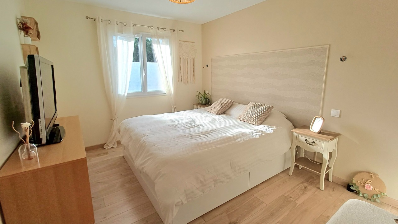 Photo of Bedroom in Cerans-Foulletourte