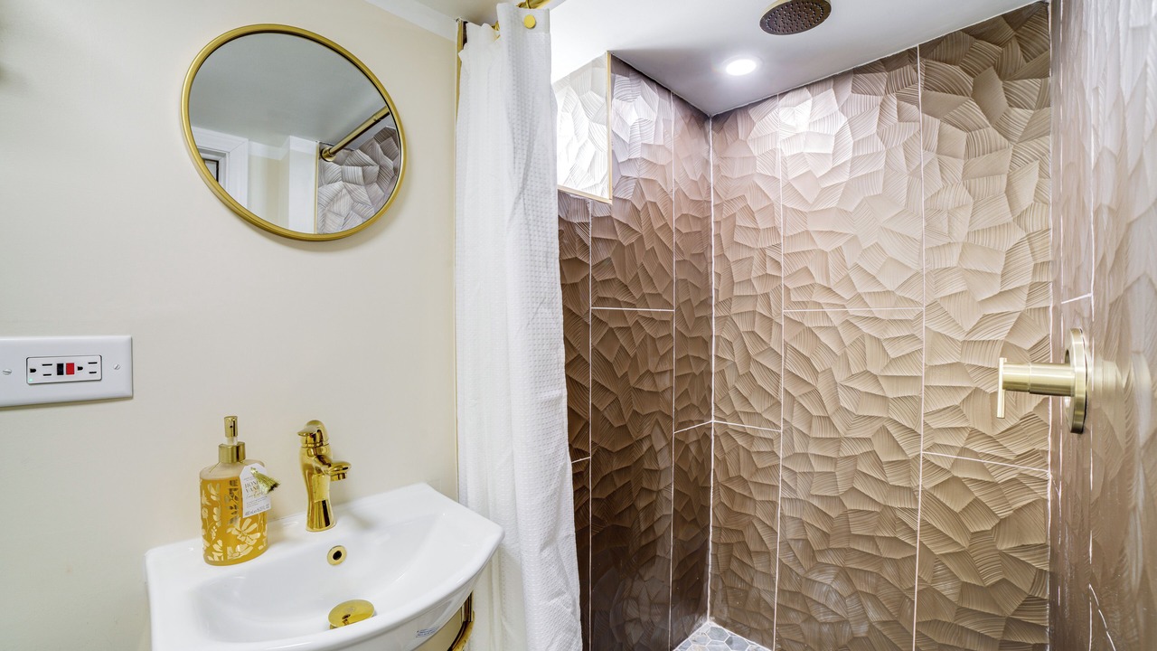 Photo of Bathroom in Jeffrey Manor