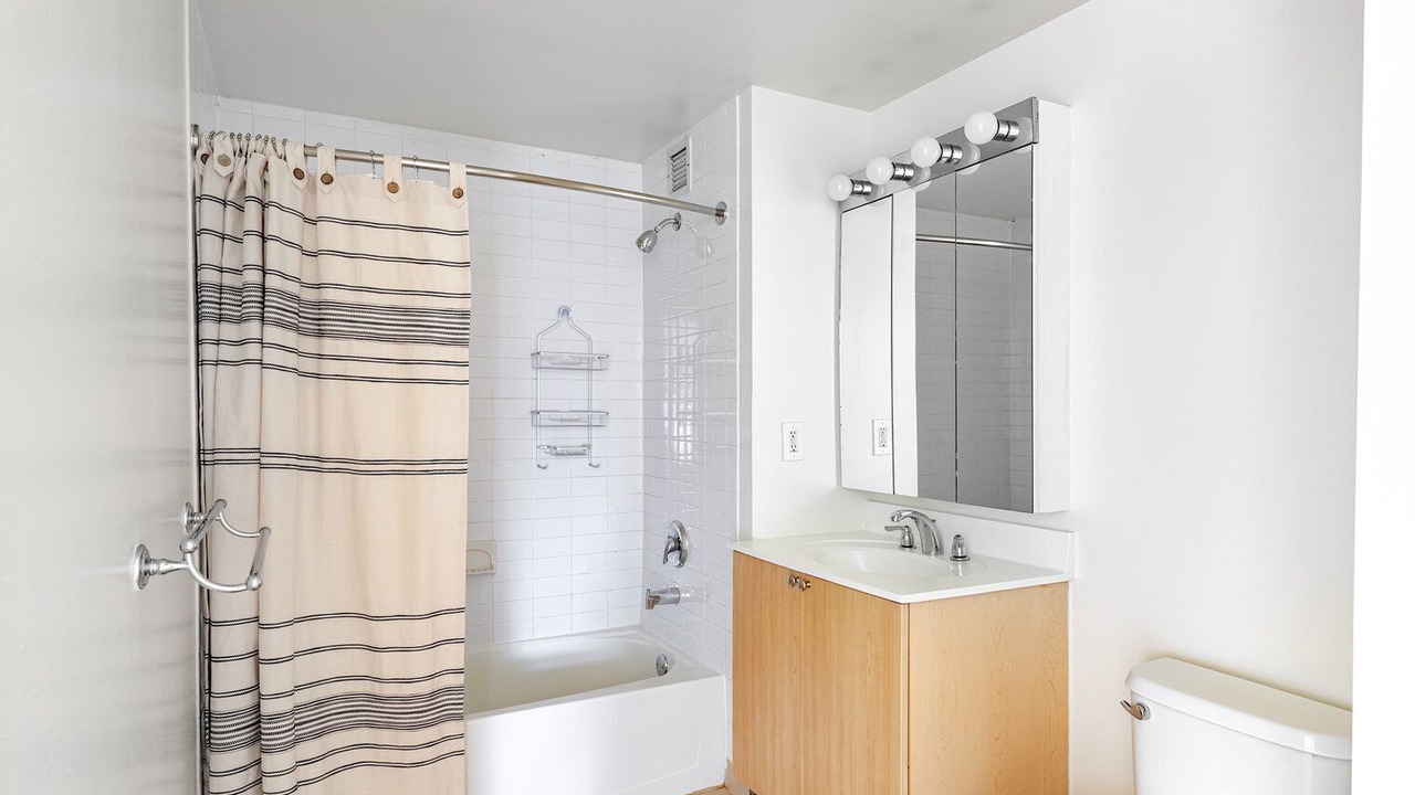 Photo of Bathroom in Hunters Point