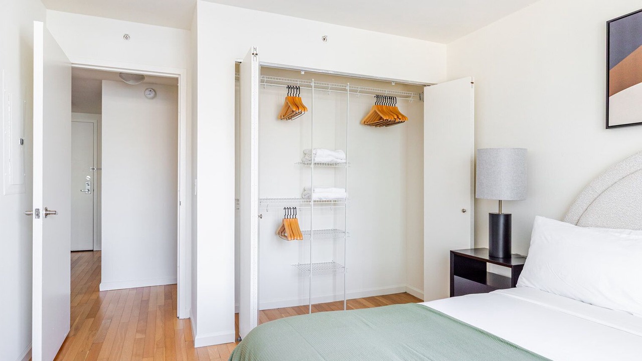 Photo of Bedroom in Hunters Point