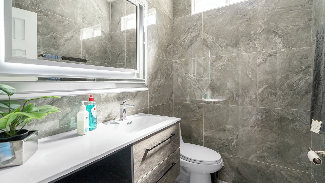 Photo of Bathroom in Eastlake Greens