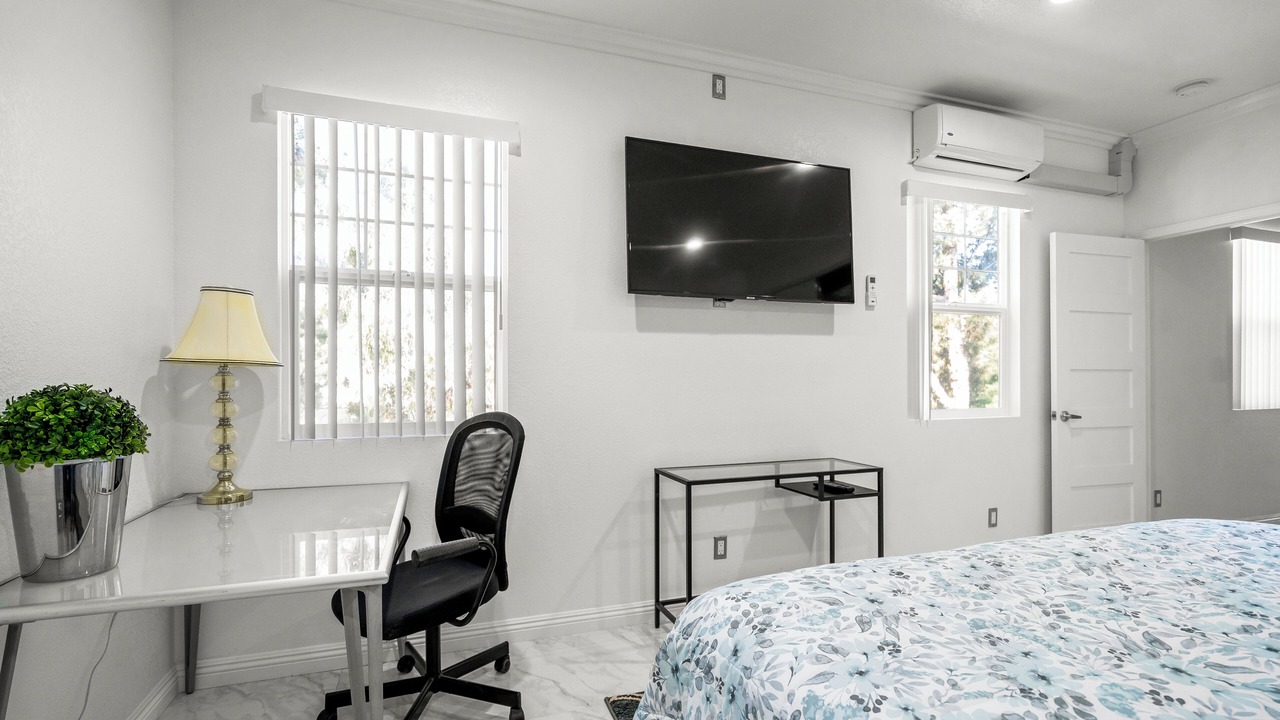 Photo of Bedroom in Eastlake Greens