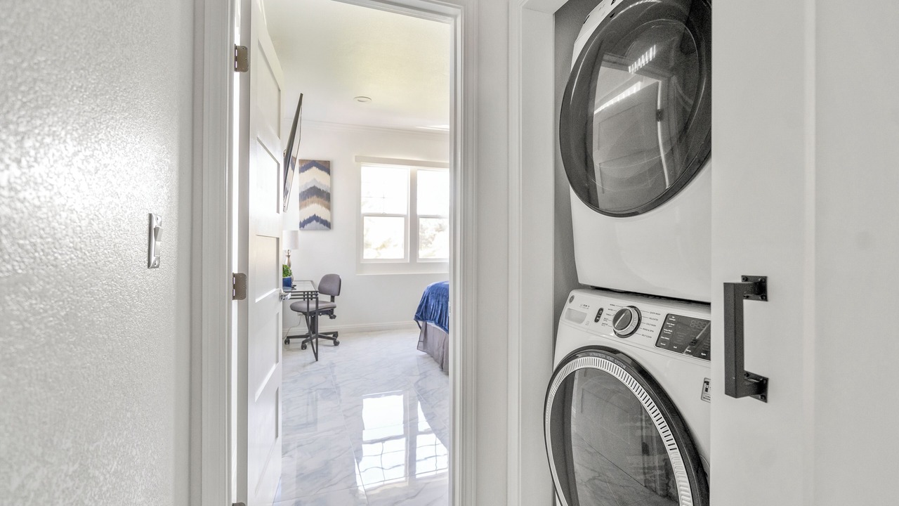 Photo of Bedroom in Eastlake Greens