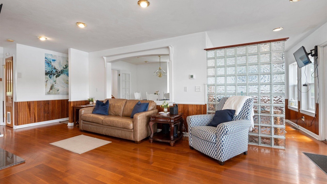 Photo of Livingroom in Jamesville