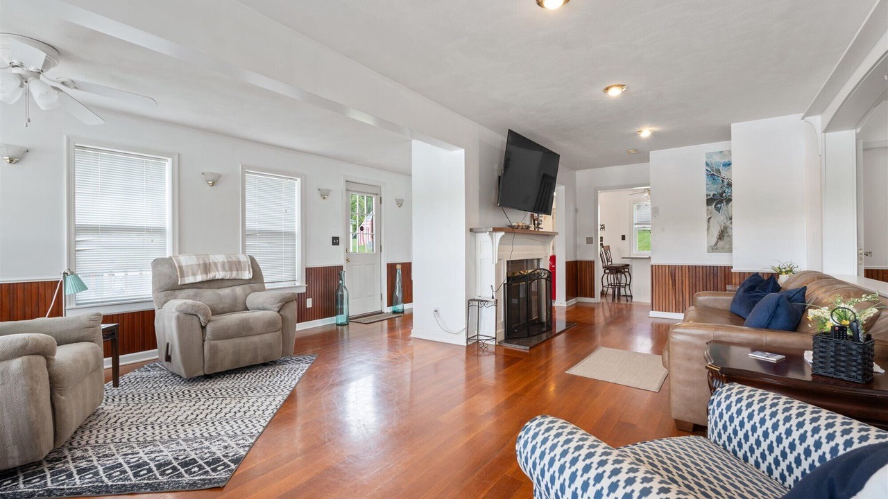 Photo of Livingroom in Jamesville