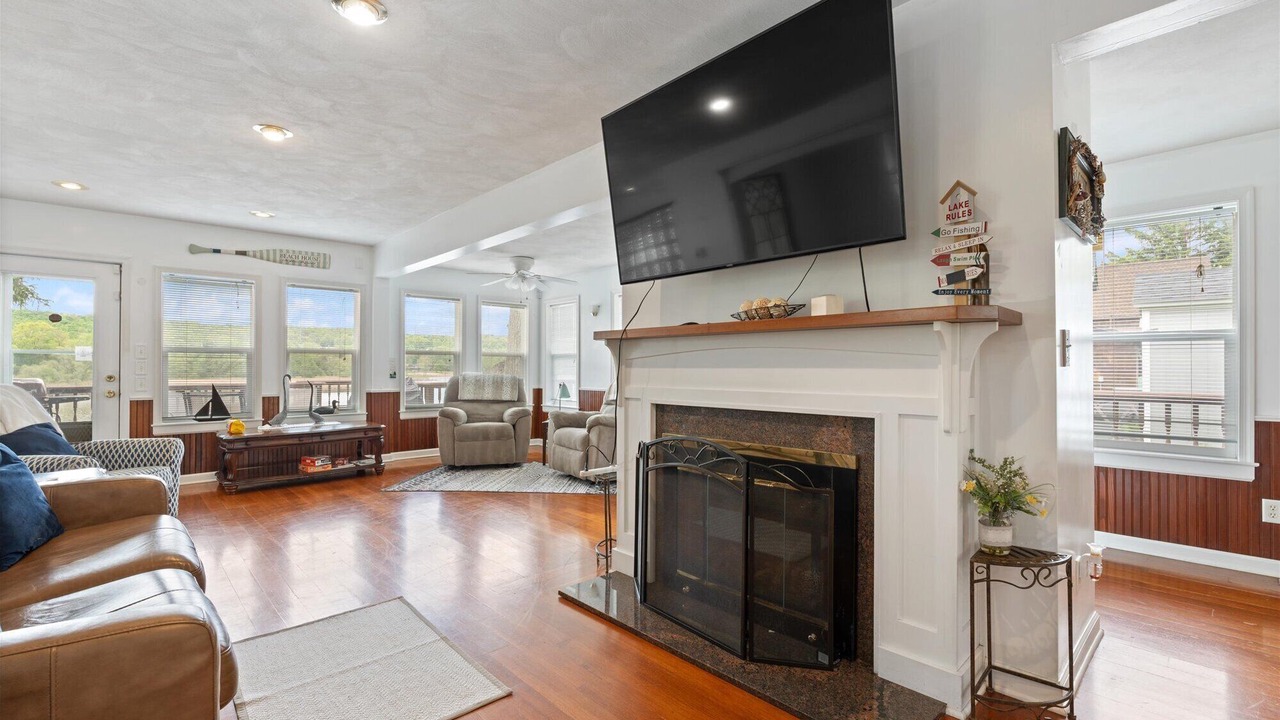 Photo of Livingroom in Jamesville