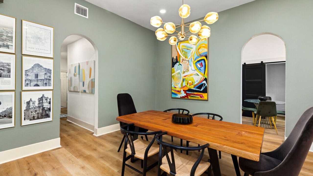 Photo of Livingroom in Midtown