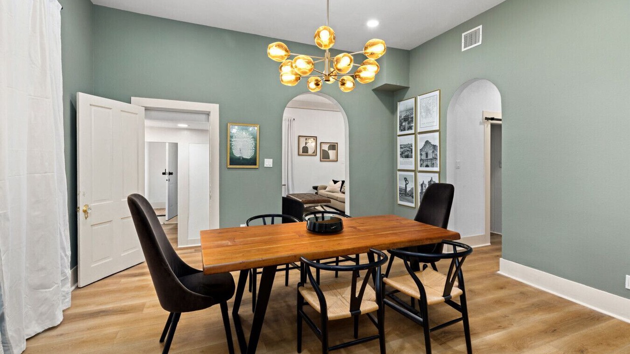 Photo of Livingroom in Midtown