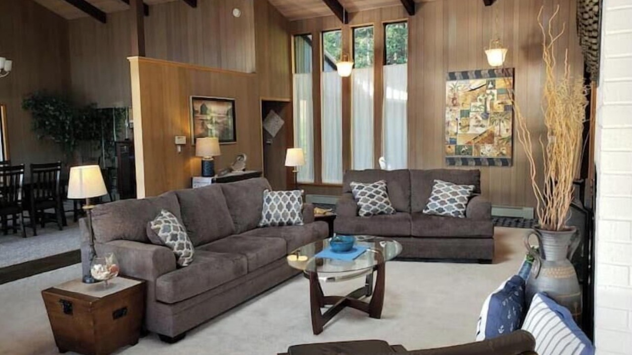 Photo of Livingroom in Eastsound