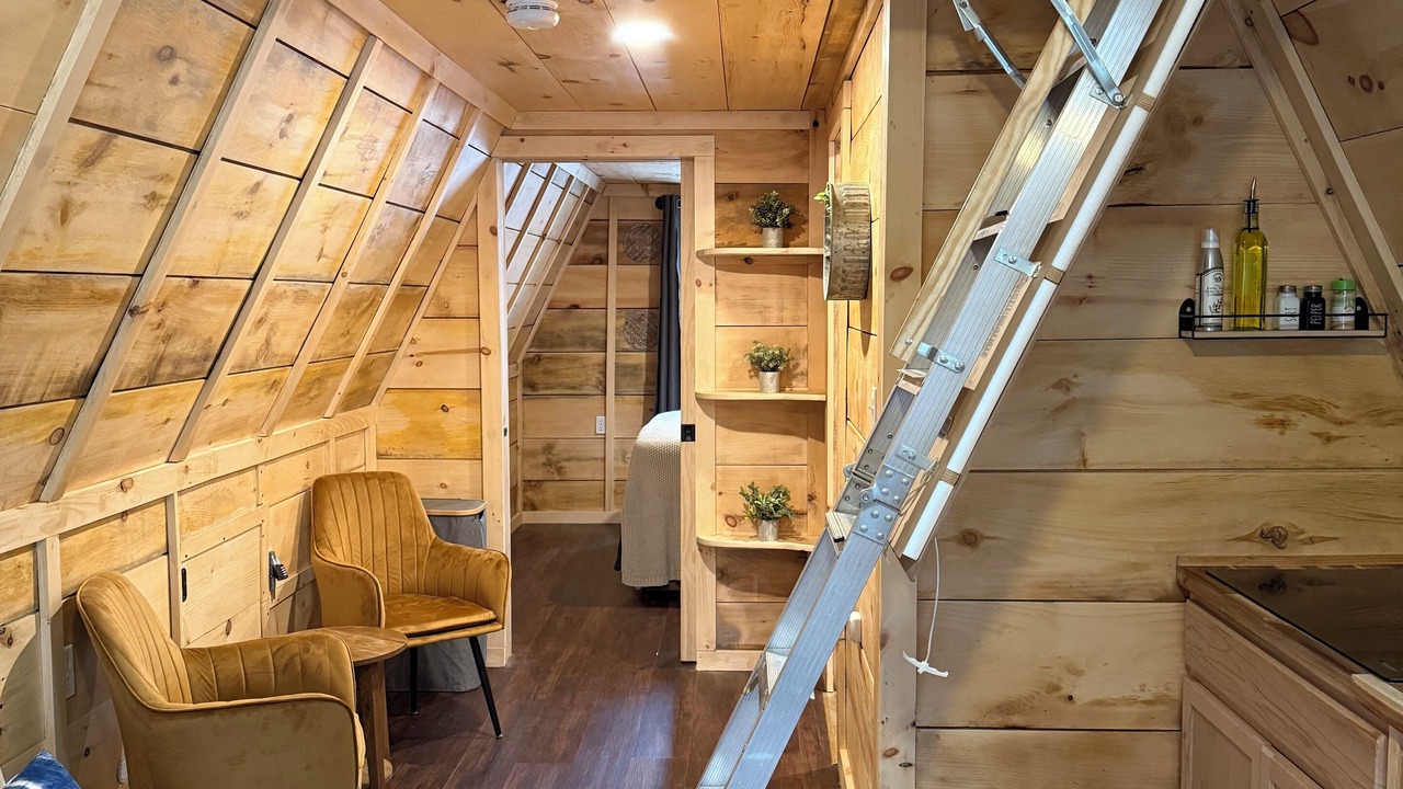 Photo of Livingroom in Oakland