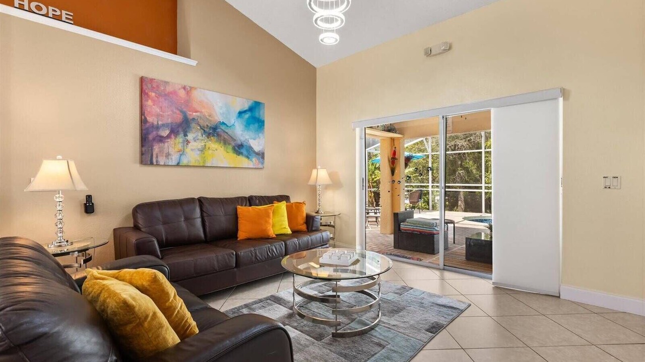Photo of Livingroom in Eagle Pointe South