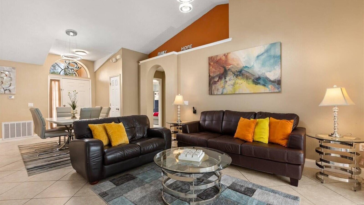 Photo of Livingroom in Eagle Pointe South