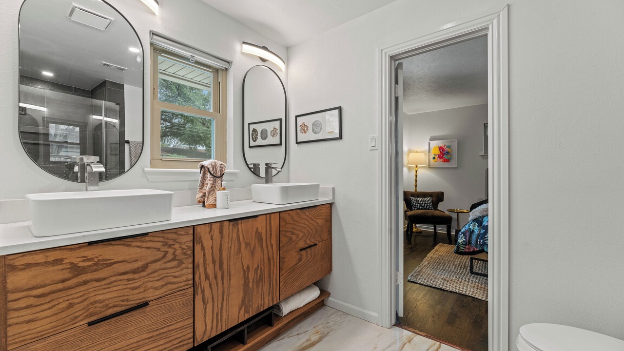 Photo of Bathroom in Buckner Terrace - Everglade Park