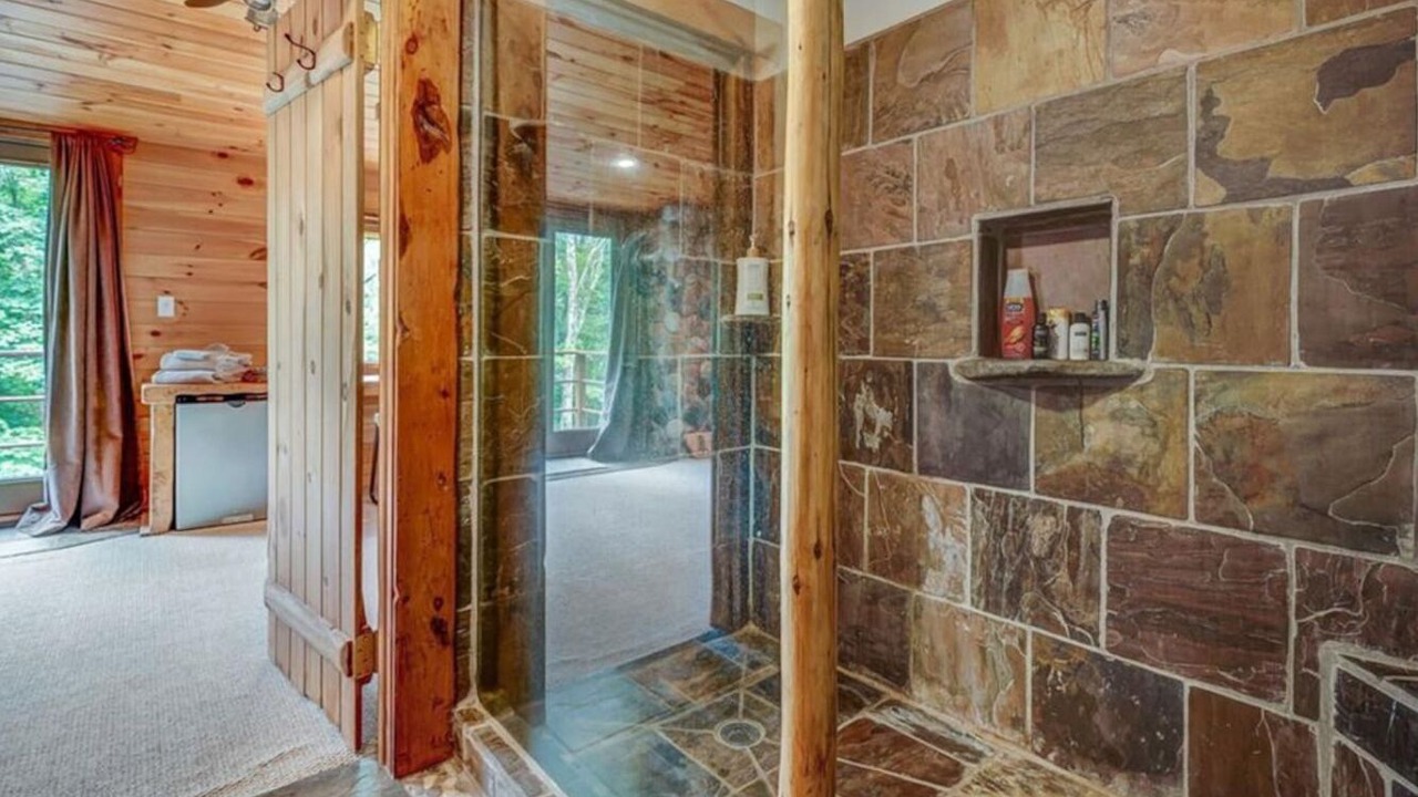 Photo of Bathroom in Hunter