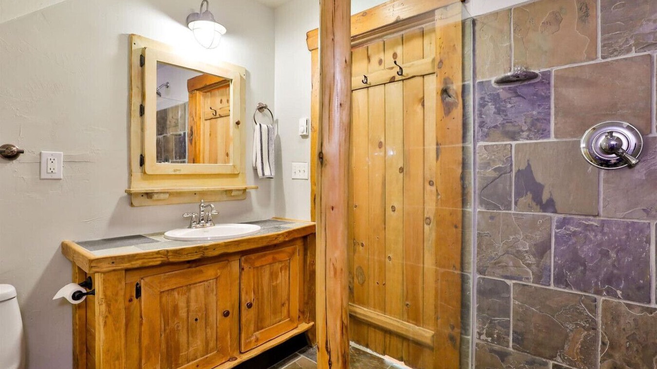 Photo of Bathroom in Hunter
