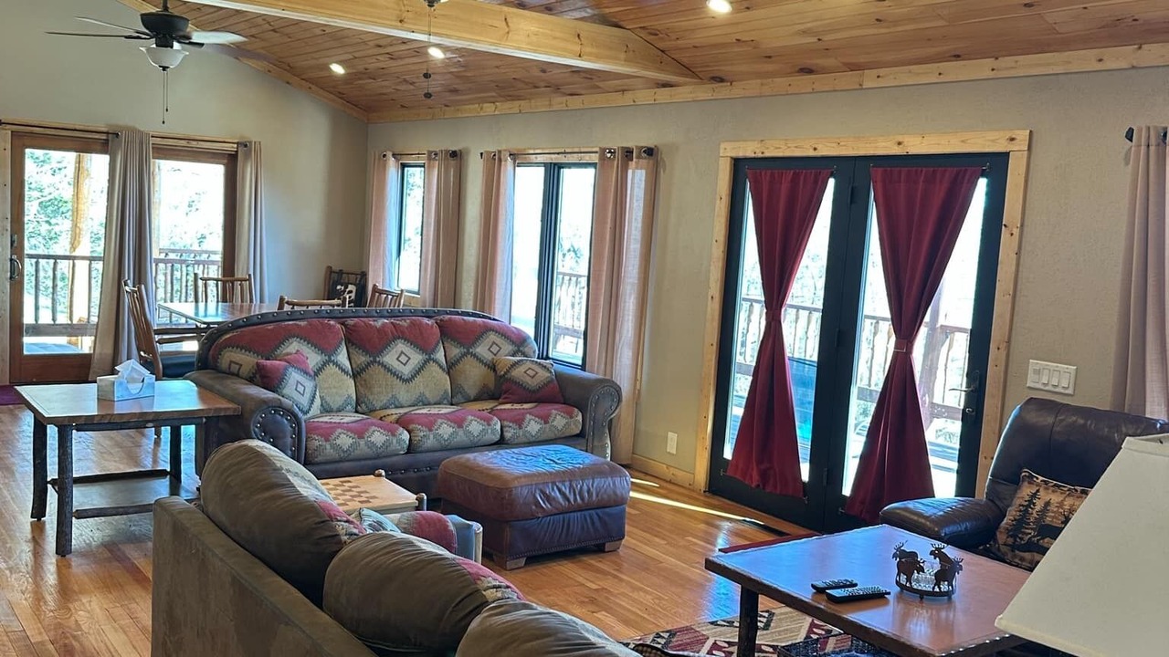 Photo of Livingroom in Eminence