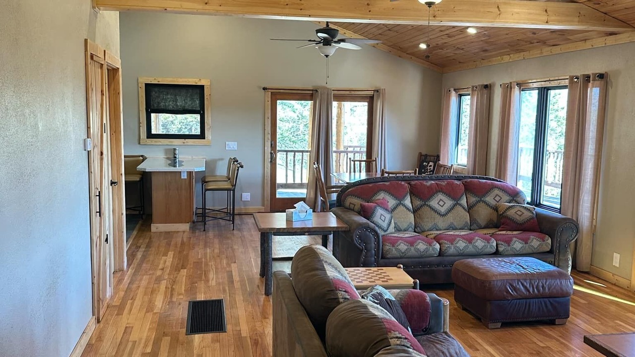 Photo of Livingroom in Eminence
