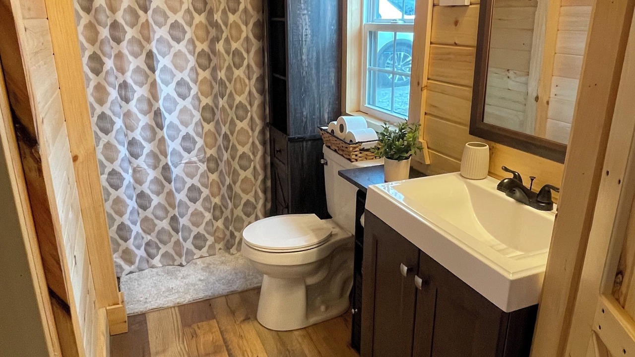 Photo of Bathroom in Byrdstown