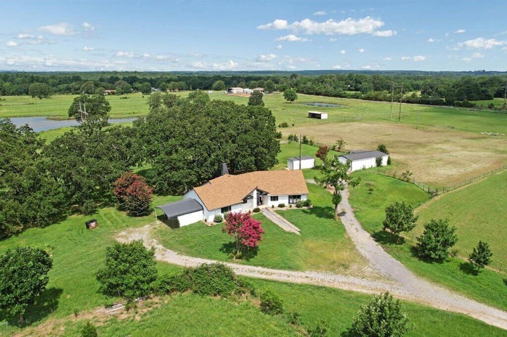 Photo of Outdoor in Calera