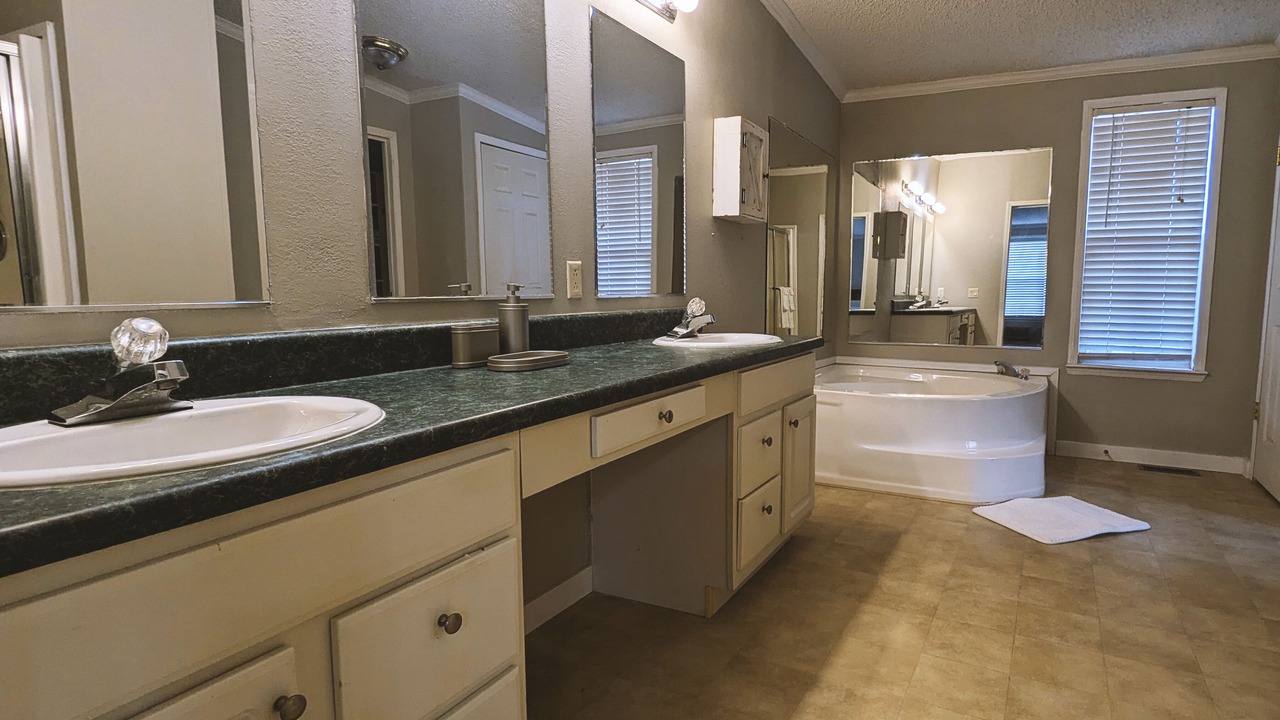 Photo of Bathroom in Mountainburg