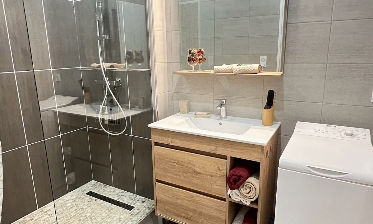 Photo of Bathroom in Saint-Julien-Chapteuil