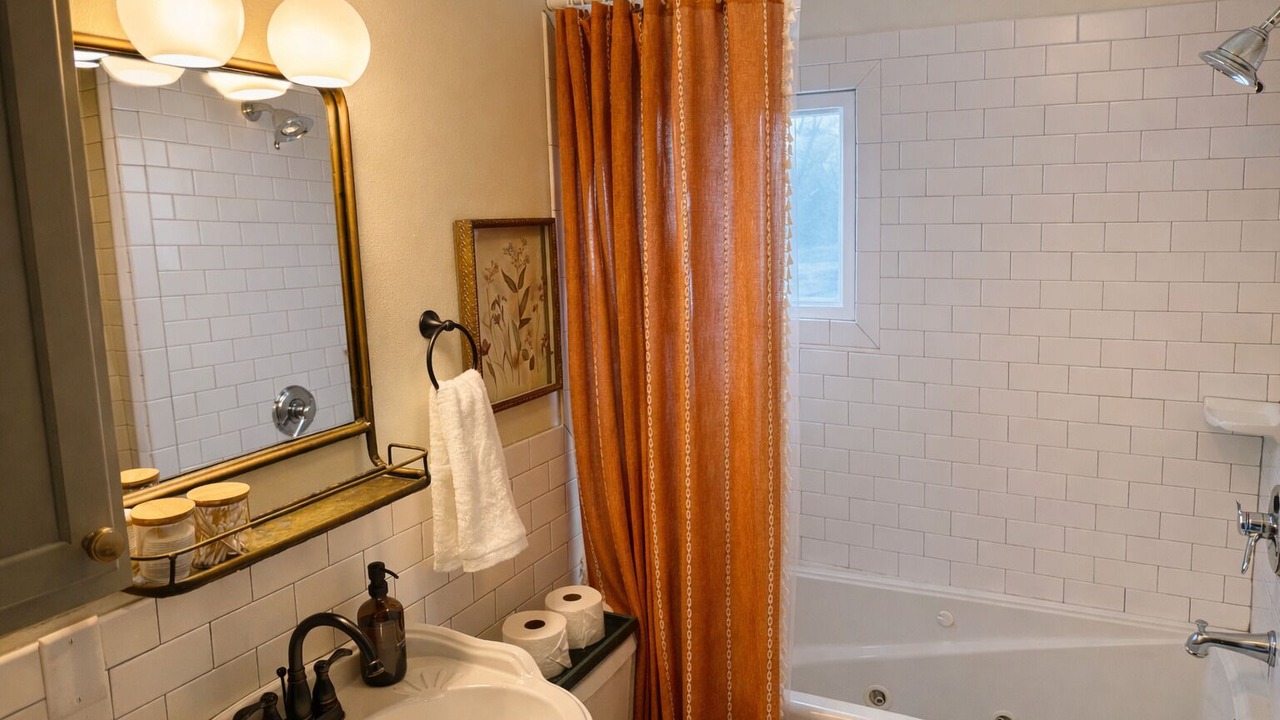 Photo of Bathroom in Downtown Des Moines