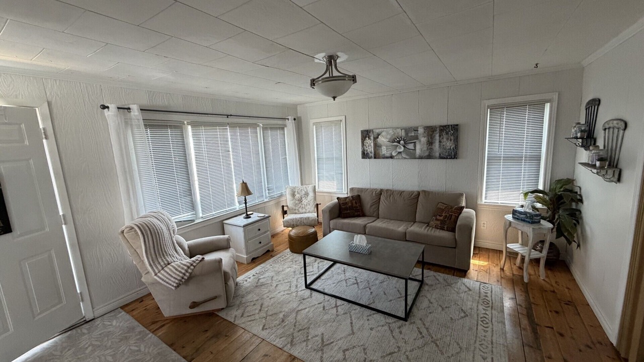 Photo of Livingroom in Turkey Point
