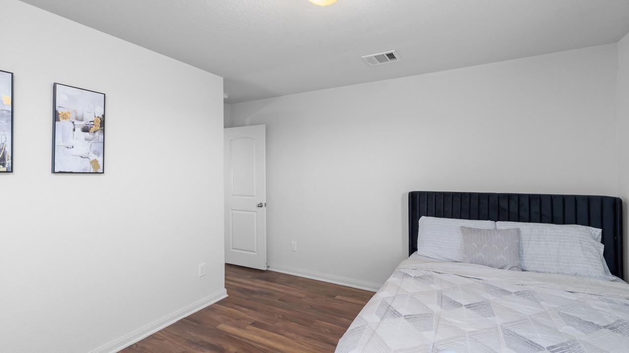 Photo of Bedroom in Manor