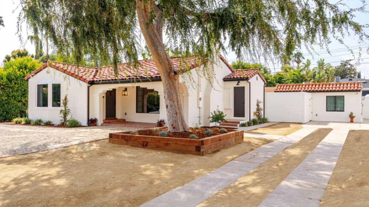 Photo of Outdoor in Valley Glen