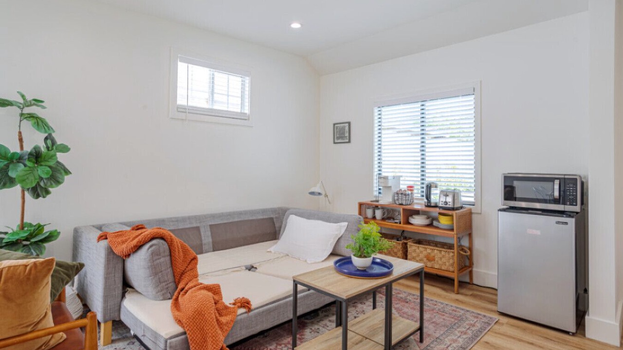 Photo of Livingroom in Valley Glen