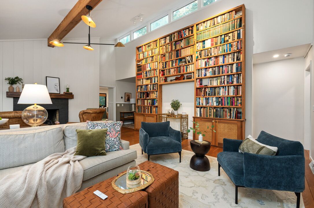 Photo of Livingroom in Burnsville