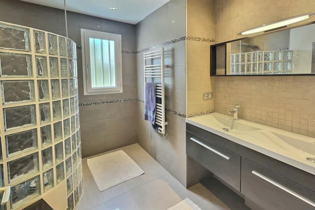 Photo of Bathroom in Vallet