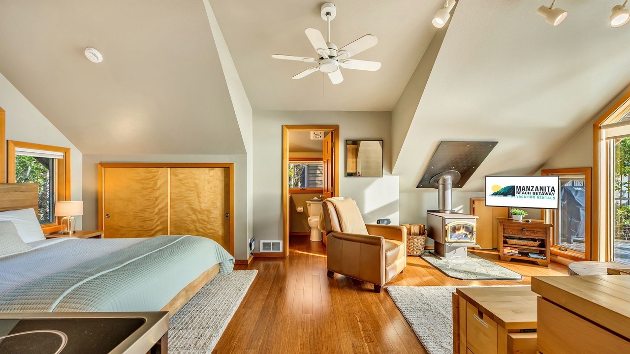 Photo of Bedroom in Neahkahnie Beach