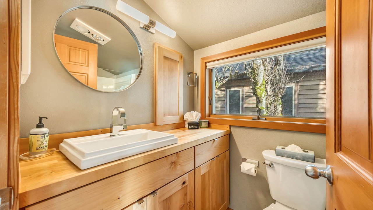 Photo of Bathroom in Neahkahnie Beach